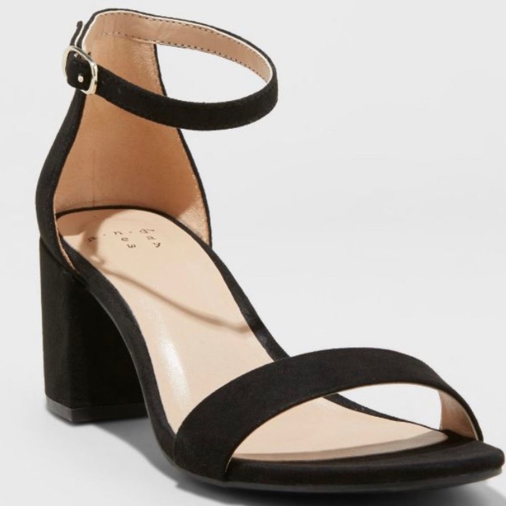 A new day-Block Heel Pumps